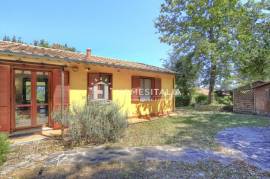 Delightful Tuscan villa in residential complex with pool Delightful Tuscan villa in residential complex with pool