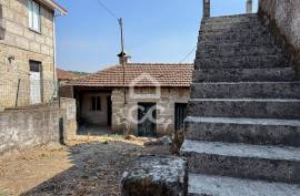 Houses with Land for Reconstruction in Teivas