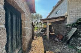 Houses with Land for Reconstruction in Teivas