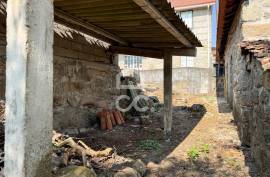 Houses with Land for Reconstruction in Teivas