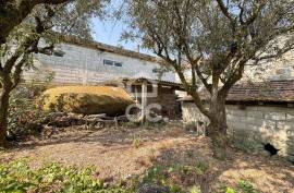 Houses with Land for Reconstruction in Teivas