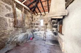 Houses with Land for Reconstruction in Teivas