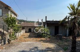 Houses with Land for Reconstruction in Teivas