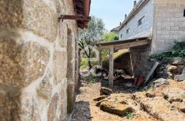 Houses with Land for Reconstruction in Teivas
