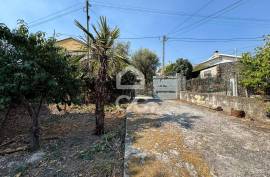 Houses with Land for Reconstruction in Teivas