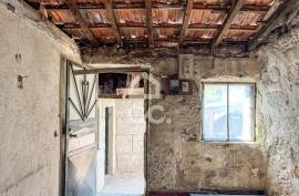 Houses with Land for Reconstruction in Teivas