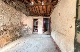 Houses with Land for Reconstruction in Teivas