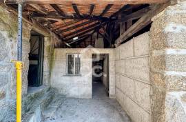 Houses with Land for Reconstruction in Teivas