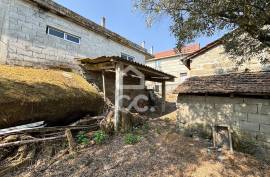 Houses with Land for Reconstruction in Teivas