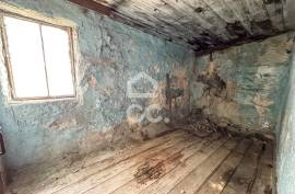 Houses with Land for Reconstruction in Teivas