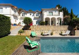 Magnificent house of 5 suites with swimming pool in the heart of Gradil tastefully renovated. Magnificent house of 5 suites with swimming pool in the heart of Gradil tastefully renovated.