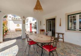 Magnificent house of 5 suites with swimming pool in the heart of Gradil tastefully renovated. Magnificent house of 5 suites with swimming pool in the heart of Gradil tastefully renovated.