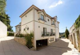 Magnificent house of 5 suites with swimming pool in the heart of Gradil tastefully renovated. Magnificent house of 5 suites with swimming pool in the heart of Gradil tastefully renovated.