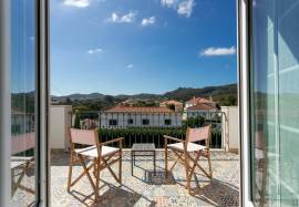 Magnificent house of 5 suites with swimming pool in the heart of Gradil tastefully renovated. Magnificent house of 5 suites with swimming pool in the heart of Gradil tastefully renovated.