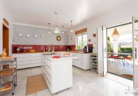 Magnificent house of 5 suites with swimming pool in the heart of Gradil tastefully renovated. Magnificent house of 5 suites with swimming pool in the heart of Gradil tastefully renovated.