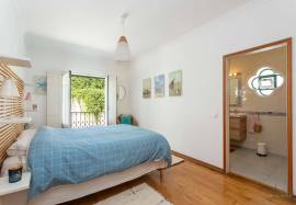 Magnificent house of 5 suites with swimming pool in the heart of Gradil tastefully renovated. Magnificent house of 5 suites with swimming pool in the heart of Gradil tastefully renovated.