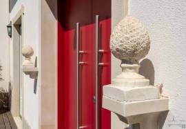 Magnificent house of 5 suites with swimming pool in the heart of Gradil tastefully renovated. Magnificent house of 5 suites with swimming pool in the heart of Gradil tastefully renovated.