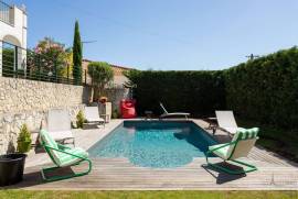 Magnificent house of 5 suites with swimming pool in the heart of Gradil tastefully renovated. Magnificent house of 5 suites with swimming pool in the heart of Gradil tastefully renovated.