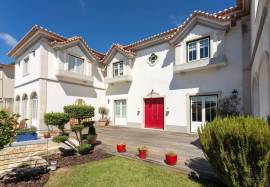 Magnificent house of 5 suites with swimming pool in the heart of Gradil tastefully renovated. Magnificent house of 5 suites with swimming pool in the heart of Gradil tastefully renovated.