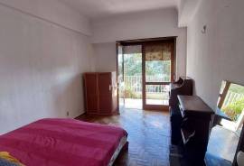 Apartment with immense potential to recover