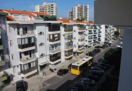 Apartment with immense potential to recover