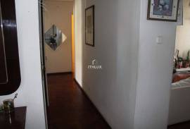 Apartment with immense potential to recover