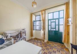Ground floor with 4 bedrooms in a charming townhouse with courtyard, located in Olhão’s historic centre. Ground floor with 4 bedrooms in a charming townhouse with courtyard, located in Olhão’s historic centre.