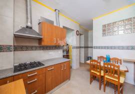 Ground floor with 4 bedrooms in a charming townhouse with courtyard, located in Olhão’s historic centre. Ground floor with 4 bedrooms in a charming townhouse with courtyard, located in Olhão’s historic centre.