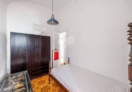 Ground floor with 4 bedrooms in a charming townhouse with courtyard, located in Olhão’s historic centre. Ground floor with 4 bedrooms in a charming townhouse with courtyard, located in Olhão’s historic centre.