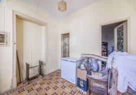 Ground floor with 4 bedrooms in a charming townhouse with courtyard, located in Olhão’s historic centre. Ground floor with 4 bedrooms in a charming townhouse with courtyard, located in Olhão’s historic centre.