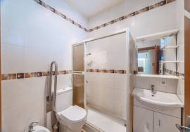 Ground floor with 4 bedrooms in a charming townhouse with courtyard, located in Olhão’s historic centre. Ground floor with 4 bedrooms in a charming townhouse with courtyard, located in Olhão’s historic centre.