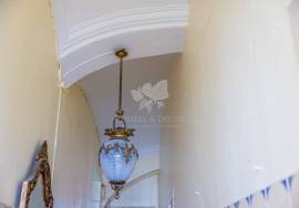 Ground floor with 4 bedrooms in a charming townhouse with courtyard, located in Olhão’s historic centre. Ground floor with 4 bedrooms in a charming townhouse with courtyard, located in Olhão’s historic centre.