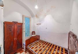 Ground floor with 4 bedrooms in a charming townhouse with courtyard, located in Olhão’s historic centre. Ground floor with 4 bedrooms in a charming townhouse with courtyard, located in Olhão’s historic centre.