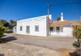Detached,  traditional 4  bedroom country house with charm . Near Sao Brás de Alportel