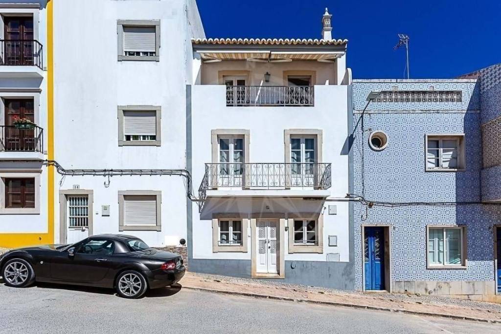 3 Bedroom Traditional Townhouse with Sun Terrace in Tavira