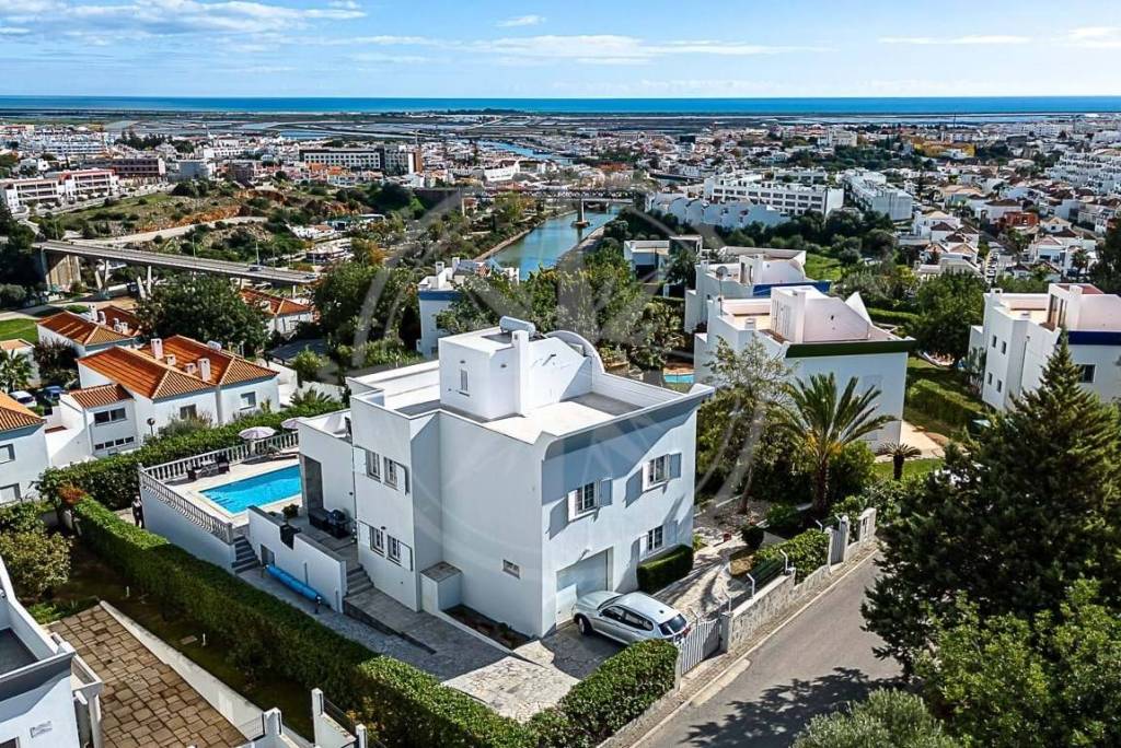 Tavira 4 Bedroom Villa with fantastic Sea Views in Quinta do Perogil