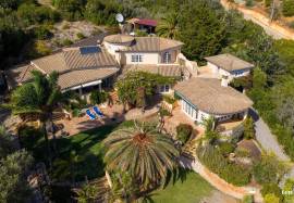 Breathtaking 6-bedroom Villa set in a stunning 10,000sqm plot on the highly desirable Monte Funchal. Breathtaking 6-bedroom Villa set in a stunning 10,000sqm plot on the highly desirable Monte Funchal.