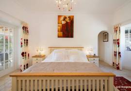 Breathtaking 6-bedroom Villa set in a stunning 10,000sqm plot on the highly desirable Monte Funchal. Breathtaking 6-bedroom Villa set in a stunning 10,000sqm plot on the highly desirable Monte Funchal.