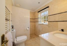 Breathtaking 6-bedroom Villa set in a stunning 10,000sqm plot on the highly desirable Monte Funchal. Breathtaking 6-bedroom Villa set in a stunning 10,000sqm plot on the highly desirable Monte Funchal.