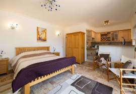 Breathtaking 6-bedroom Villa set in a stunning 10,000sqm plot on the highly desirable Monte Funchal. Breathtaking 6-bedroom Villa set in a stunning 10,000sqm plot on the highly desirable Monte Funchal.