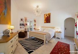 Breathtaking 6-bedroom Villa set in a stunning 10,000sqm plot on the highly desirable Monte Funchal. Breathtaking 6-bedroom Villa set in a stunning 10,000sqm plot on the highly desirable Monte Funchal.