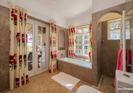 Breathtaking 6-bedroom Villa set in a stunning 10,000sqm plot on the highly desirable Monte Funchal. Breathtaking 6-bedroom Villa set in a stunning 10,000sqm plot on the highly desirable Monte Funchal.