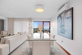 Fantastic 4 Bedroom Apartment in a Privileged Area of Funchal Fantastic 4 Bedroom Apartment in a Privileged Area of Funchal