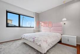 Fantastic 4 Bedroom Apartment in a Privileged Area of Funchal Fantastic 4 Bedroom Apartment in a Privileged Area of Funchal