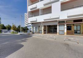 60 m2 store, ready for your business – privileged location in Portimão