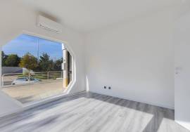 60 m2 store, ready for your business – privileged location in Portimão