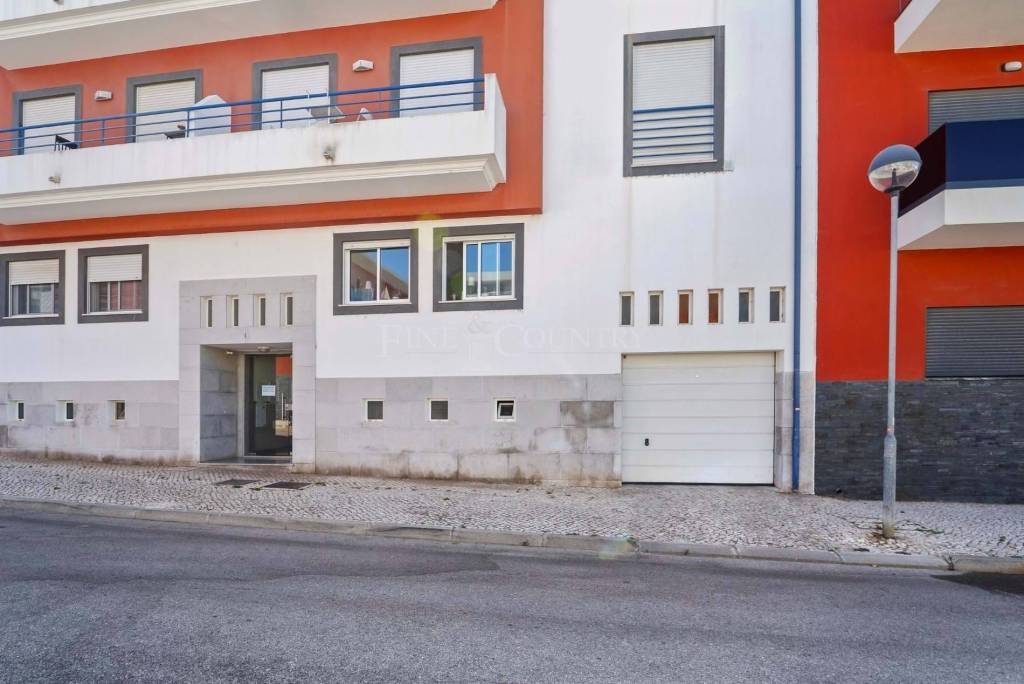 Tavira – Secure underground 28m² private garage close to town centre