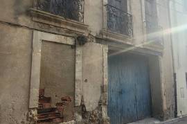 Large Stone Barn With 210 M2 Of Floor Space, In Need Of Renovation, With A Small Courtyard, Terrace And Planning Permission Granted.