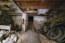 Large Stone Barn With 210 M2 Of Floor Space, In Need Of Renovation, With A Small Courtyard, Terrace And Planning Permission Granted.