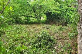 Pretty Small Stone House To Renovate With A Potential Of 80 M2 Of Living Space And 2 Gardens.